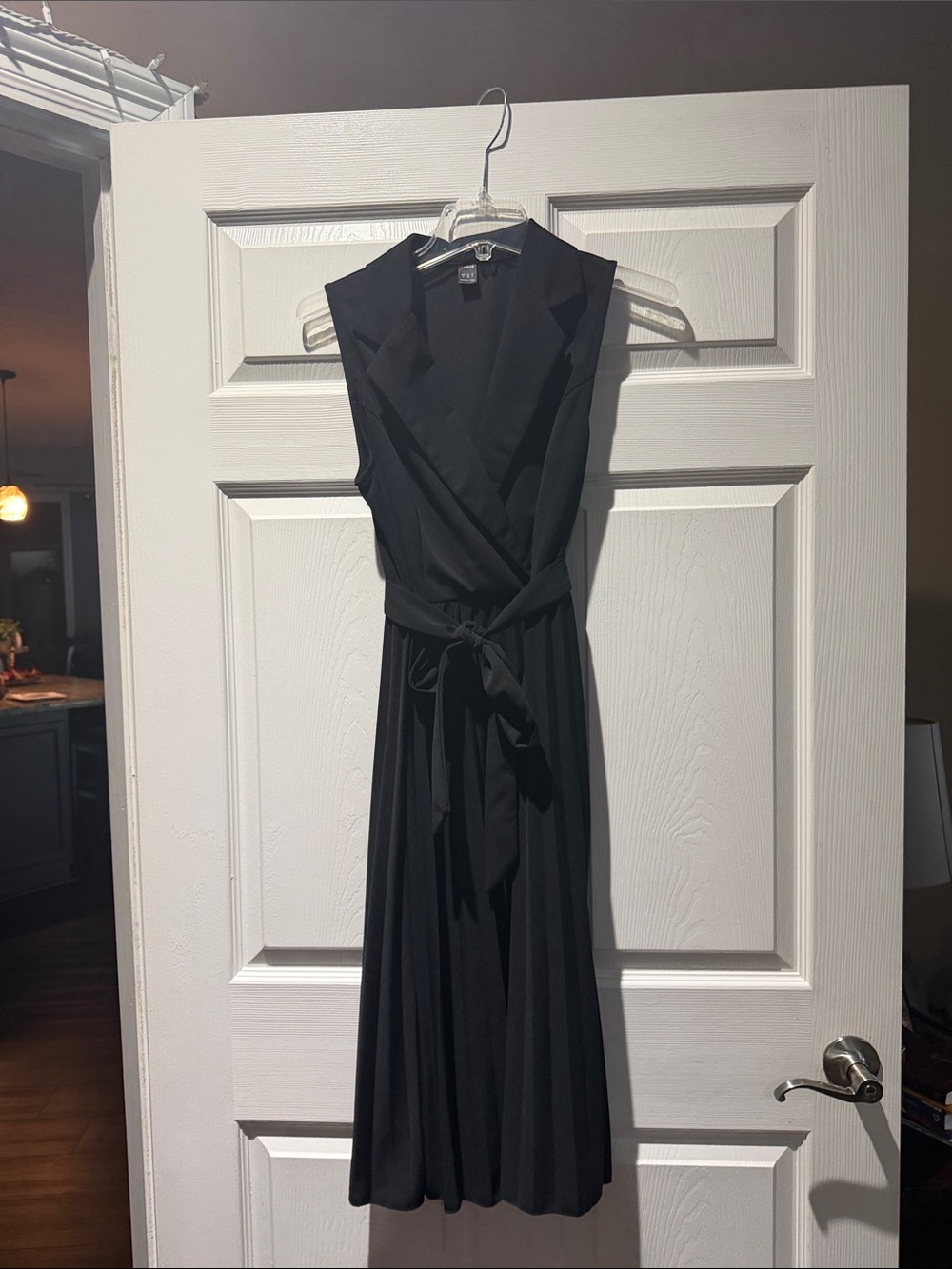 SHEIN Black Sleeveless Wrap Midi Dress with Waist Tie and Notch Collar